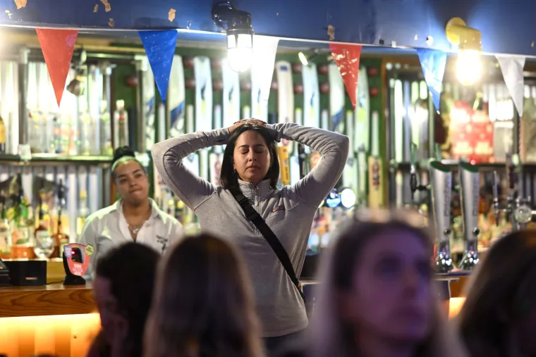 Noć neizvjesnosti u Americi: Suze, očaj i strah na licima Kamalinih prista&scaron;a