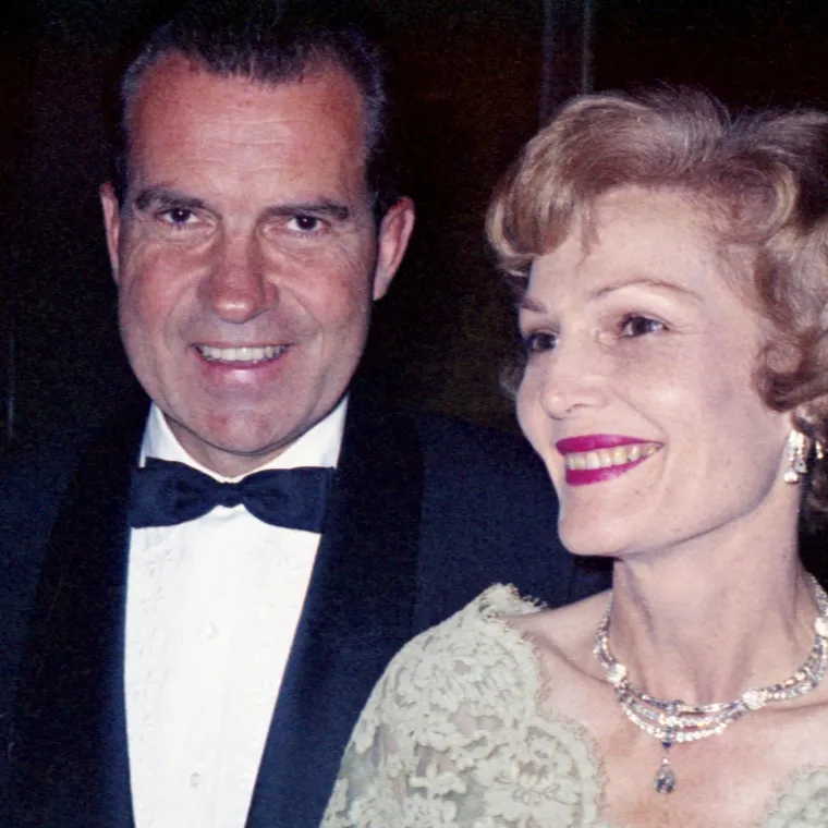 Poznata po skromnosti i snazi, ostala je zapamćena kao prva dama koja je istinski bila posvećena američkom narodu.