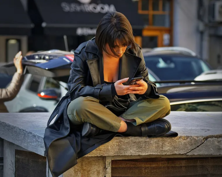 1. Sva mjesta na kojima ste bili: Vaš pametni telefon neprestano prati vašu lokaciju, stvarajući detaljnu povijest mjesta koja posjećujete, poput gdje vam je dom, posao, pa čak i gdje izlazite u slobodno vrijeme. 