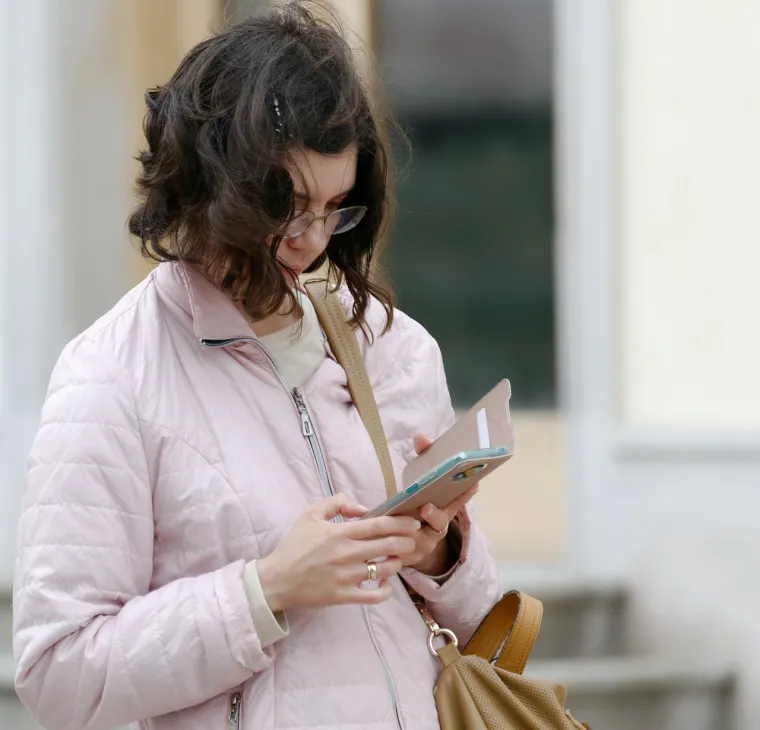 10. Vaš menstrualni ciklus: Aplikacije za praćenje mjesečnice prikupljaju detaljne zdravstvene podatke o vašem menstrualnom ciklusu i plodnosti. Međutim, neke od njih dijele te osjetljive informacije s trećim stranama, ugrožavajući tako vašu privatnost. 