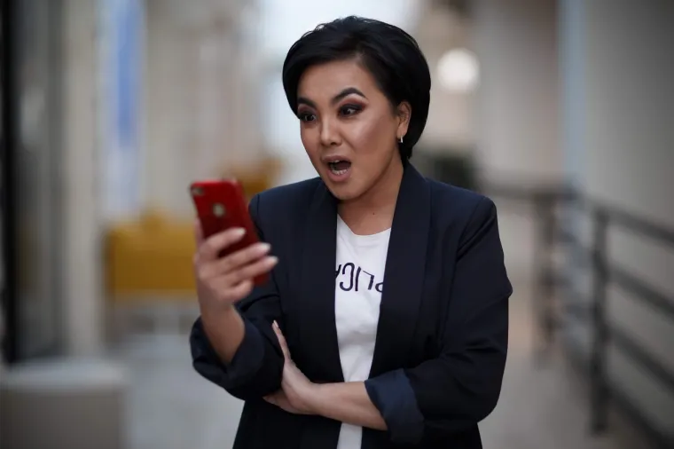 15. Vaše raspoloženje: Telefoni analiziraju podatke poput navika spavanja, razine aktivnosti i korištenja aplikacija kako bi procijenili vaše emocionalno stanje. Neka istraživanja sugeriraju da bi se ovaj digitalni otisak mogao koristiti za prepoznavanje stanja mentalnog zdravlja.