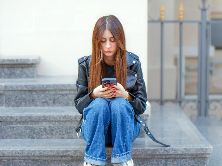 19. Vaše kupovne navike: Vaš telefon prati svaku online kupovinu koju obavite, uključujući web stranice koje posjećujete i proizvode koje pregledavate. Ovi podaci izgrađuju profil potrošača koji se koristi za ciljane oglase i ponude.