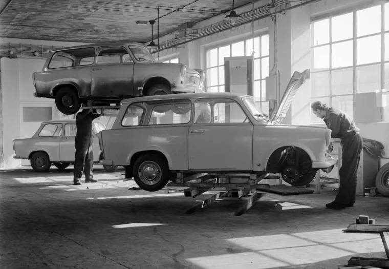 Prodaja Trabanta u Jugoslaviji bila je zastupljena jo&scaron; od početka &scaron;ezdesetih godina, a podatak koji smo prona&scaron;li kaže da je bio desetak postoj jeftiniji u odnosnu na Zastavu 750, odnosno sveprisutnog Fiću.