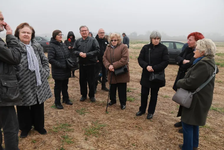 U grobnici su bila tijela petorice muškaraca, nestalih hrvatskih branitelja i civila koji su nasilno odvedeni i ubijeni 1991. godine.