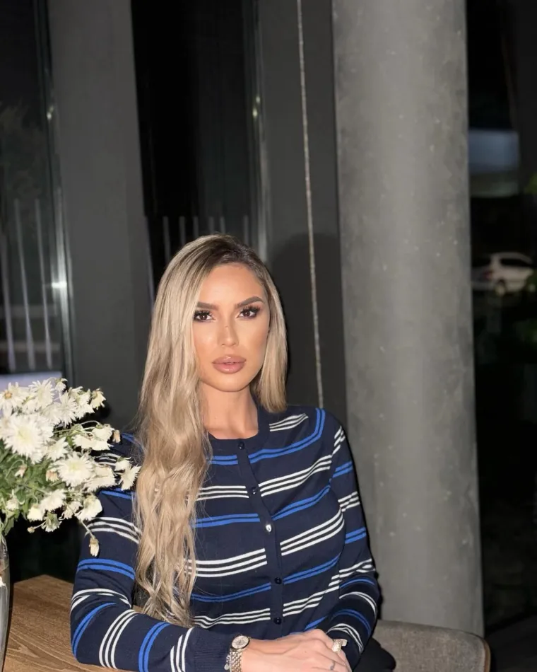 Kad zgodna političarka zasja u saboru, Vučiću nije svejedno