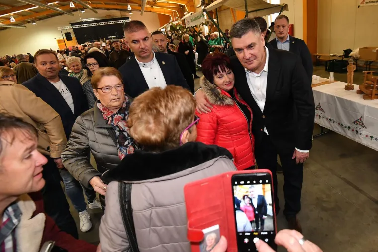 Milanović na proslavi Martinja! Padaju selfiji, zagrljaji, a bome se dobro i jede i pije