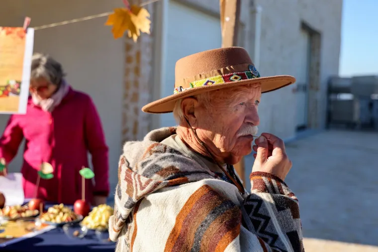 Bulj isprobavao metlu, a Selak Raspudić vikala: 'Evo mog naroda!' Ponudili je pivom