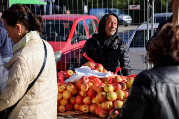 Bulj isprobavao metlu, a Selak Raspudić vikala: 'Evo mog naroda!' Ponudili je pivom