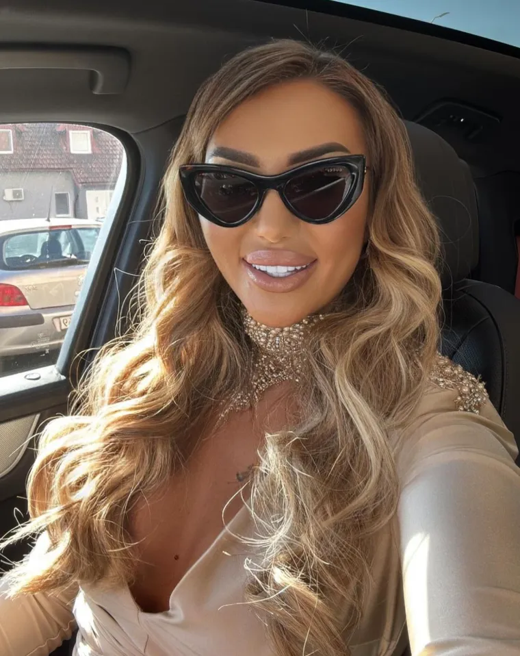 Je li ona najbahatija političarka u regiji? Hvali se Rolexom i Porscheom, a ima samo 30 godina