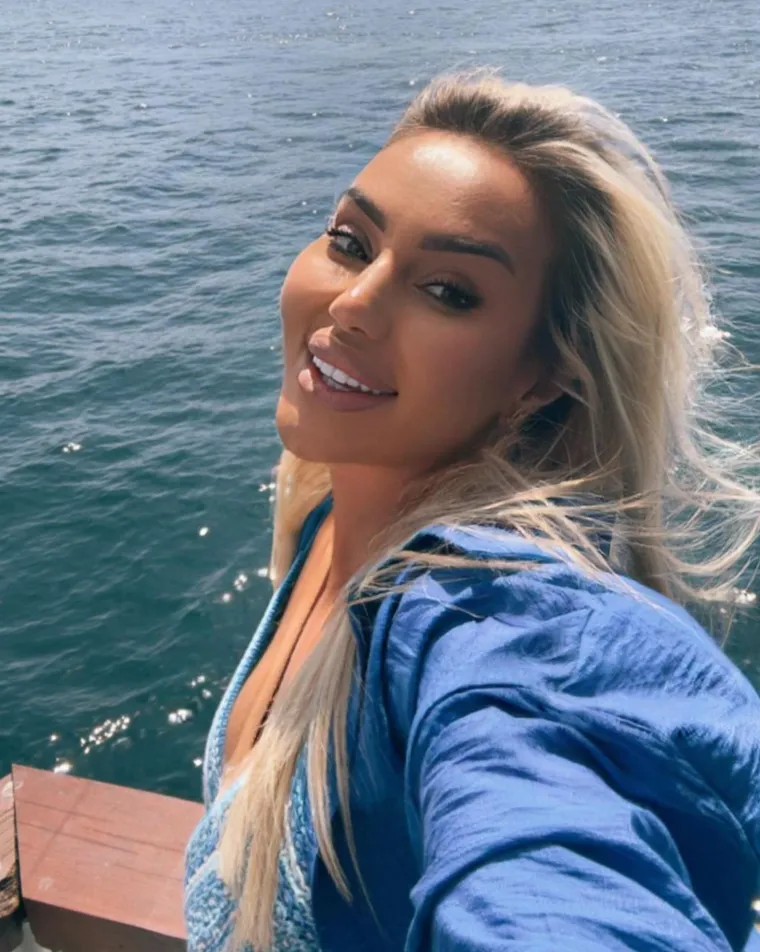 Je li ona najbahatija političarka u regiji? Hvali se Rolexom i Porscheom, a ima samo 30 godina