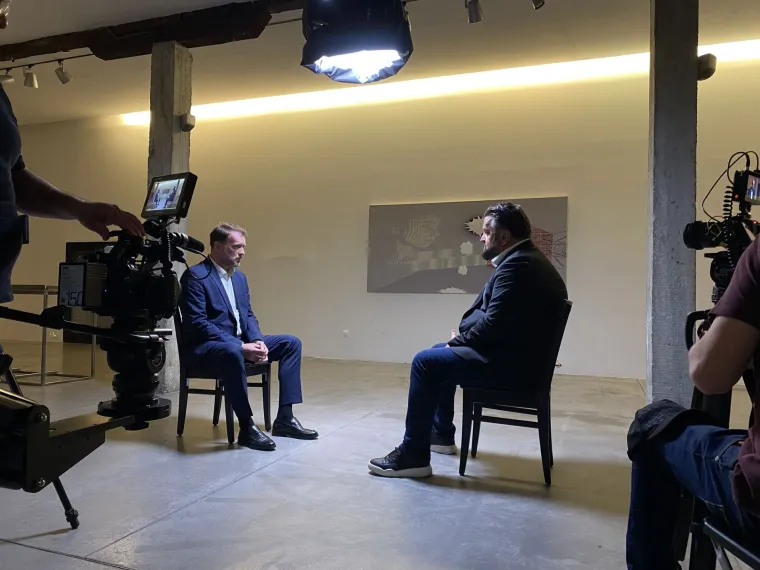 Da nije pretjecao, tvrdio je Banožić u prvom ekskluzivnom intervjuu RTL-ovom Andriji Jarku više od pola godine nakon nesreće. Bivši ministar kazao je da se zadnji dio Šarićeva kombija našao u njegovoj prometnoj traci prije nego što su se sudarili. 