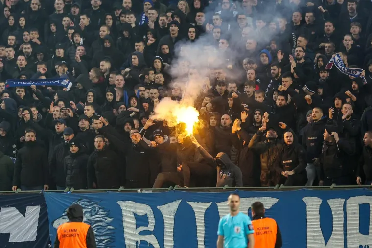 Navijali su ultrasi Dinama iz petnih žila.
