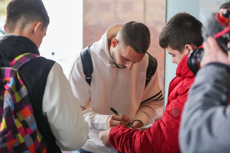 Naši su podijelili nekoliko autograma