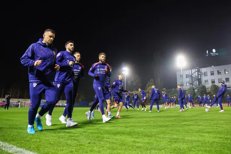 Zlatko Dalić odradio je prvi trening s Vatreni su na igralištu Hitrec-Kacian u Maksimiru odradili prvi trening.