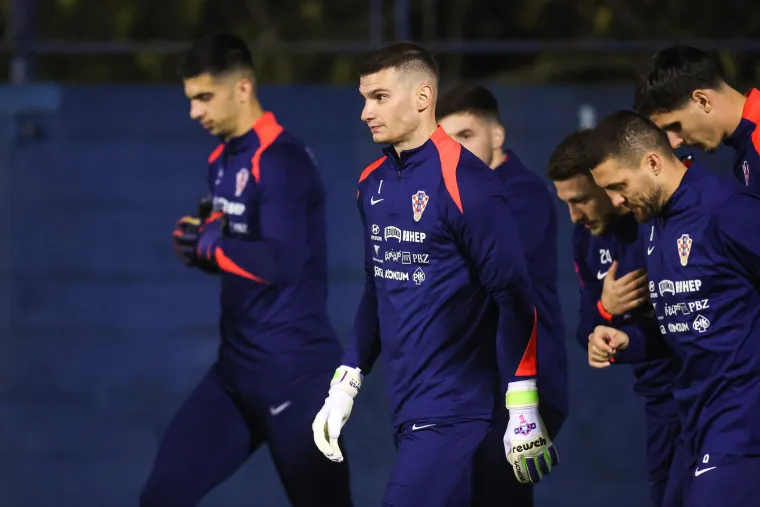 Vatreni trenirali na hladnom Maksimiru: Pogledajte kako je Modrić o&scaron;tro povukao sve za sobom