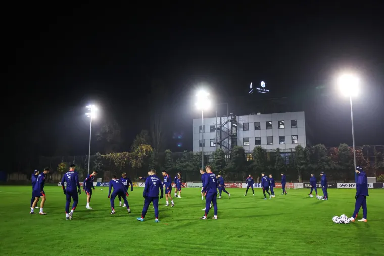 Vatreni trenirali na hladnom Maksimiru: Pogledajte kako je Modrić o&scaron;tro povukao sve za sobom