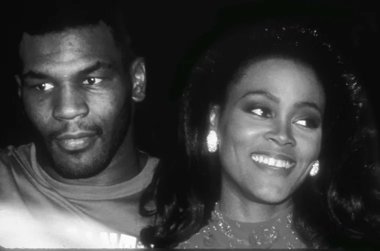 Mike Tyson bio je u braku s Robin Givens. Bili su u braku samo 8 mjeseci i razveli se 1989. 
