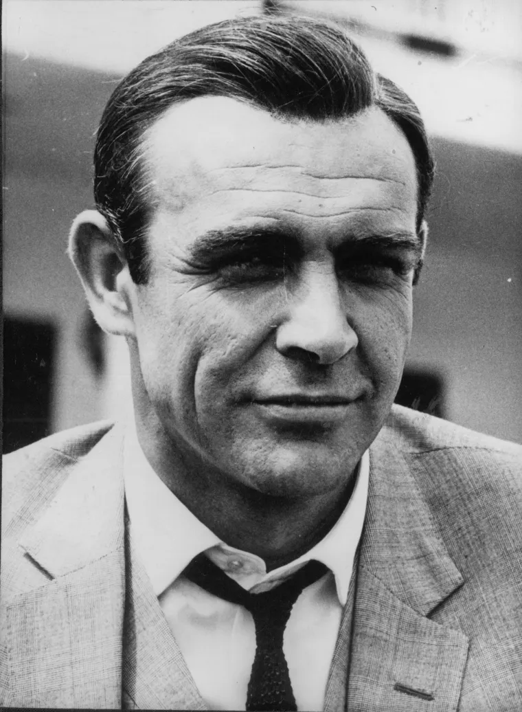 Prvi film o njemu, Dr. No, snimljen je 1962. godine, a u naslovnoj ulozi Bonda pojavio se mladi Sean Connery. Izvanredni škotski glumac Bonda je tumačio i u naredna četiri filma. 