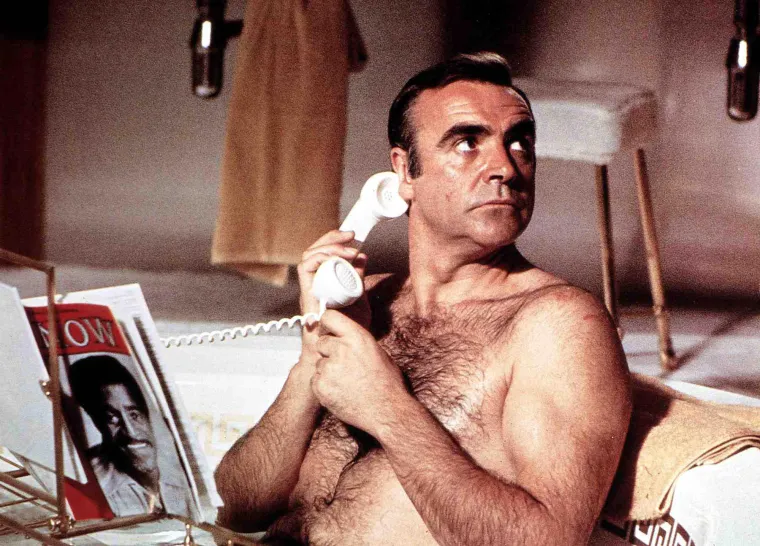Jamesa Bonda kasnije su portretirali i David Niven, George Lazenby, Roger Moore, Timothy Dalton, Pierce Brosnan i Daniel Craig.