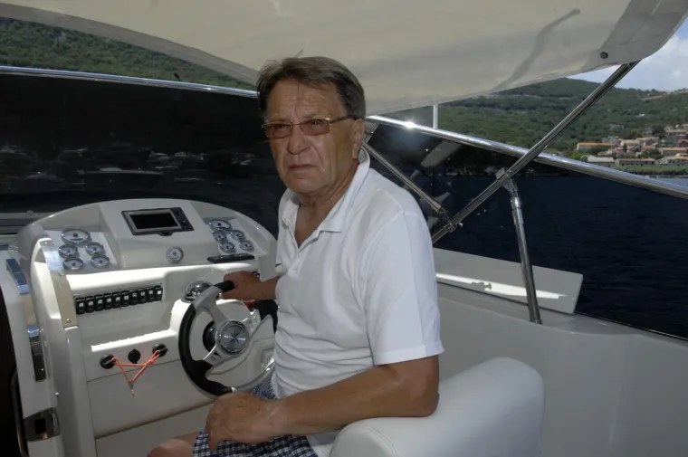 Godine 2016. na parlamentarnim izborima bio je kandidat liste kandidata 'Koalicije za premijera' Milana Bandića. 