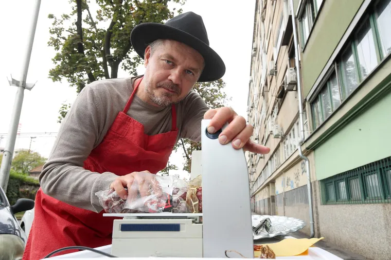 
Dario Juričan 2019. kandidirao se za predsjednika. Ovaj redatelj, producent i umjetnik, javnosti je poznat po svojim provokativnim dokumentarnim filmovima u kojima je ekranizirao svakodnevni svijet političke i poslovne korupcije. U kampanju za predsjednika u&scaron;ao je zapravo antikampanjom, pa su neki od slogana bili 'Korupcija svima, a ne samo njima', '&Scaron;to god vam ponude, ja nudim duplo'. Kroz satiru je slao poruke da će kao predsjednik raditi na tome da dodatno korumpira zemlju i da za to otkloni sve pravne prepreke. 
