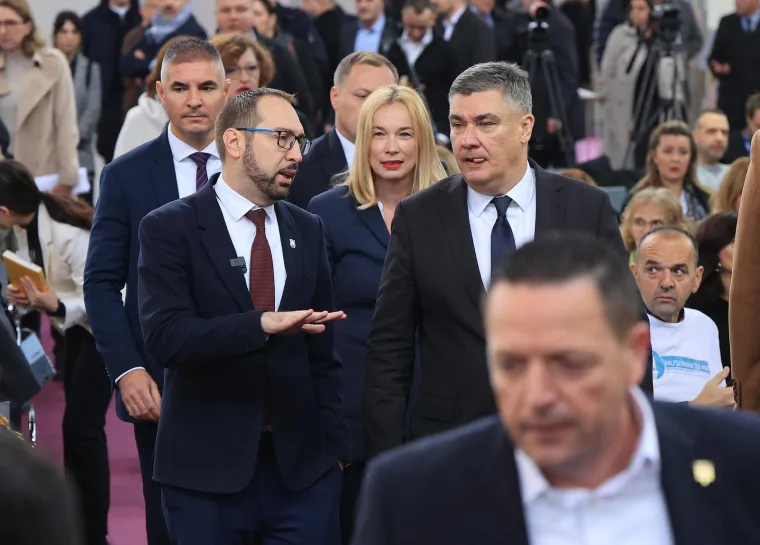 Dr.sc. Nina Obuljen Koržinek, ministrica kulture i medija Republike Hrvatske i izaslanica predsjednika Vlade Republike Hrvatske Andreja Plenkovića je rekla: &quot;Veselim da ove godine imamo priliku upravo Mađarsku staviti u fokus Interlibera jer možemo svi posvjedočiti da su zadnjih godina mađarski pisici posebno čitani i prevođeni i da će sigurno ovakav odabir zemlje gosta sigurno privući veliki broj posjetitelja&quot;