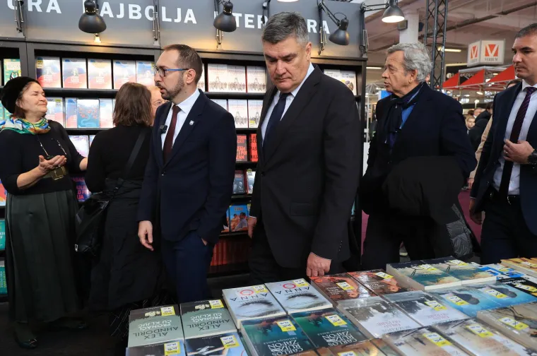 O pro&scaron;losti, sada&scaron;njosti i budućnosti hrvatsko-mađarske književne razmjene raspravljat će se na Okruglom stolu o odnosima hrvatsko-mađarskih nakladnika, u srijedu, 13. studenog, uz glavne govornike kao &scaron;to su Seid Serdarević, Xenia Detoni, Bence S&aacute;rk&ouml;zyja i G&aacute;bor Csord&aacute;s. Nakon ovih razgovora, hrvatski i mađarski izdavači imat će priliku za susret i pregovore o izdavačkim pravima.