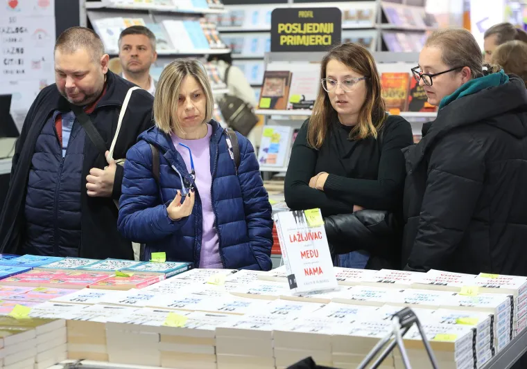 Radno vrijeme sajma Interliber je od 10.00 do 20.00 sati, osim u petak i subotu, kada radi do 21.00 sat. Ulaz je besplatan.