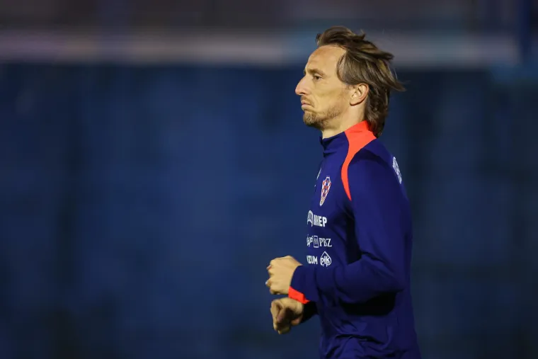 Modrić i ekipa navlačili tajice, rukavice i kape: Evo kojih je par najhrabrijih ostalo u kratkim hlačama