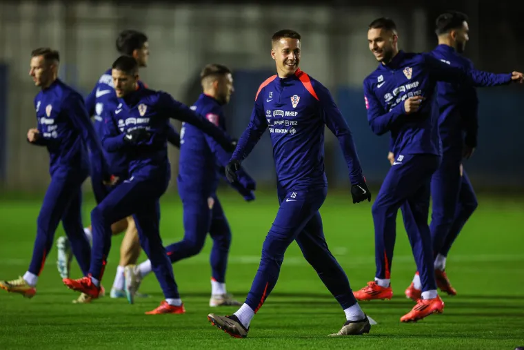 Modrić i ekipa navlačili tajice, rukavice i kape: Evo kojih je par najhrabrijih ostalo u kratkim hlačama