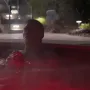 Stipe Miočić u hladnoj kupki za oporavak mišića. 