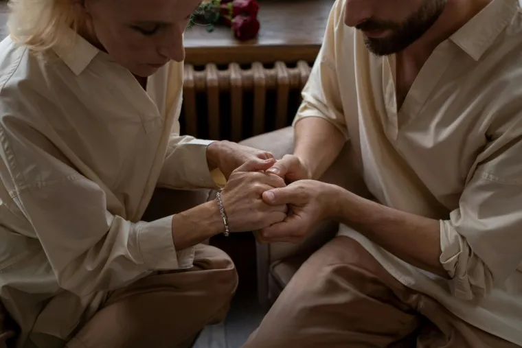 11. "Kao empat...": Ova fraza govori da ste zaokupljeni sobom. Ne bi se trebalo raditi o vama ako netko drugi proživljava i izražava određene emocije.