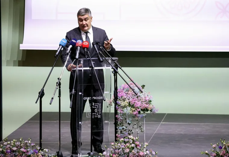 U prigodnom obraćanju predsjednik Milanović usporedio je stanje u Hrvatskoj i Europi devedesete godine prošlog stoljeća kazavši kako je ’90. godine Hrvatska ušla u jedno herojsko, ali i mračno razdoblje dok je u Europi i na zapadu to bilo vrijeme vedrine i optimizma, vrijeme legitimnih zdravih očekivanja i vrijeme pogleda u bolju budućnost.