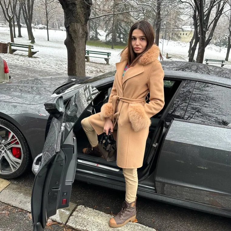 "Da sam živjela s roditeljima, sigurno bi me izbacili, ali ja sam već bila samostalna. Do&scaron;la sam i pitala ih žele li mi davati 30.000 eura mjesečno, tako funkcioniram i odavno sam samostalna," otkrila je Tamara.