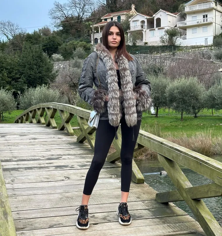 "Tata to nikada nije prihvatio, ali mama jest. Volim funkcionirati kako ja želim, a ne da mi netko nameće svoje mi&scaron;ljenje. Često se čujem s majkom, odlazim i u Tivat," dodala je.