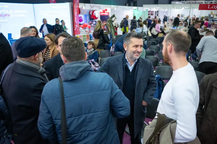 Tu je i poseban hommage nenadma&scaron;nom Zlatku Cici Kranjčaru kao i ostalim tada&scaron;njim nezaboravnim igračima koji, nažalost, vi&scaron;e nisu među nama.