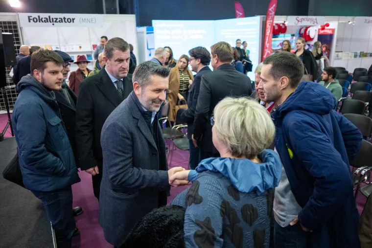 Uz samoga Miroslava Blaževića ediciju potpisuju i autori Miroslav Par i Miroslav Toma&scaron;ević. 