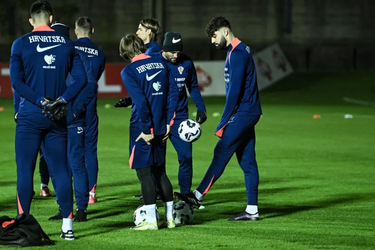 Vatreni se pripremaju u poprilično hladnom Zagrebu pa su se neki dobro zabundali za trening