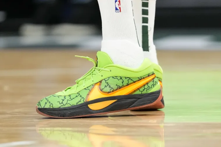 Giannis Antetokounmpo imao je neobične zelene niske tenisice. 