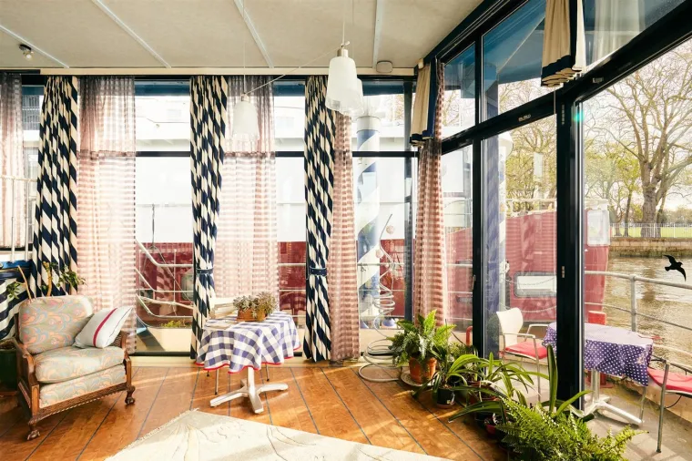 Tražite savr&scaron;en bijeg u privatnost? Ova luksuzna kuća na brodu nudi pravu oazu mira i predivan pogled