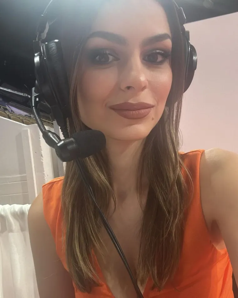 U politiku se uključila još 2016. godine kada se pridružila Trumpovoj tadašnjoj predsjedničkoj kampanji u ulozi koordinatora volonterskih usluga, a kao Židovkinja se nedugo potom potužila da je neprestano provociraju pomoću kukastih križeva i da se svakodnevno bori protiv antisemitizma.