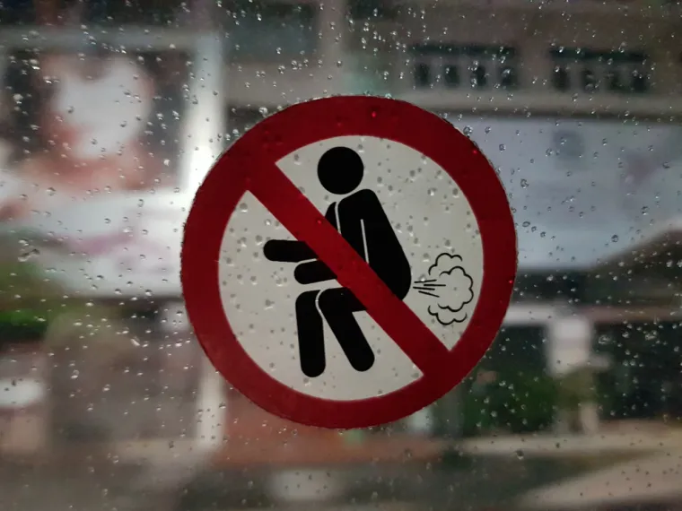 9. Ispuštanje vjetrova - Samo zato što ima mnogo drugih ljudi za to okriviti, to ne znači da je to u redu.