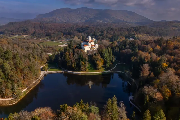 Nakon dvije i pol godine radova, Trakoscansko jezero ponovno je zasjalo u punom sjaju i sada je savršena destinacija za vikend izlet. 