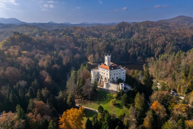 Od samog nastanka jezero je imalo dvojaku funkciju - gospodarsku, kao ribnjak i estetsku, kao dekorativni element uobičajen u romantičarskoj parkovnoj arhitekturi.