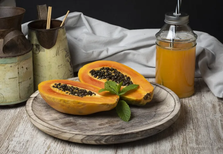 9. Papaja: Ovo zanimljivo voće sadrži oko 43 kalorije na 100 grama. Osim toga jako je dobar izbor vitamina A i kalija.