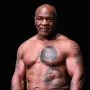 Mike Tyson izgleda sjajno. Odlično je utreniran i fizički moćan. Nekad je bio na glasu kao najopakiji čovjek na planeti, danas je opet blizu toga. 