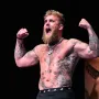 Jake Paul ima 27. godina i po čitav je dan bio u gymu uoči sučeljavanja i meča s Tysonom. Fizički i on izgleda sjajno. 
