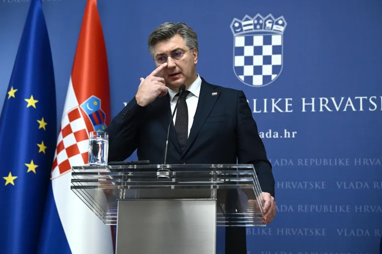 Premijer Andrej Plenković odmah je smijenio Beroša. Potom je održao konferenciju za medije. Rekao je da je zgrožen idejom da bilo tko u sustavu zdravstva koristi svoj položaj za osobno bogaćenje ili pogodovanje.