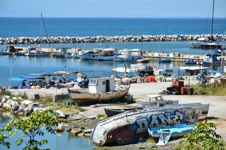 7. Grčka - Antikitera je grčki otok koji želi povećati svoju populaciju, koja trenutno iznosi oko 50.