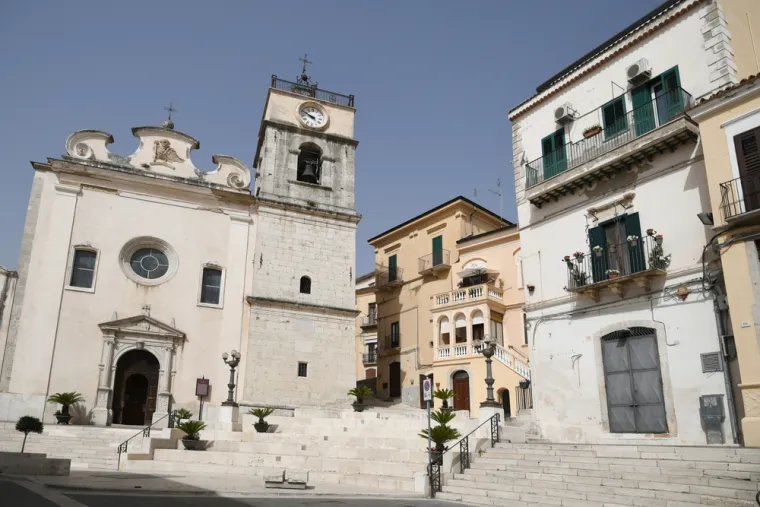 13. Italija - Postoji nekoliko malih gradova u Italiji koji će vam platiti da se tamo preselite. Jedan od njih je Candela, koji nudi oko 822 eura za samce i oko 2055 eura za obitelji da se tamo presele.